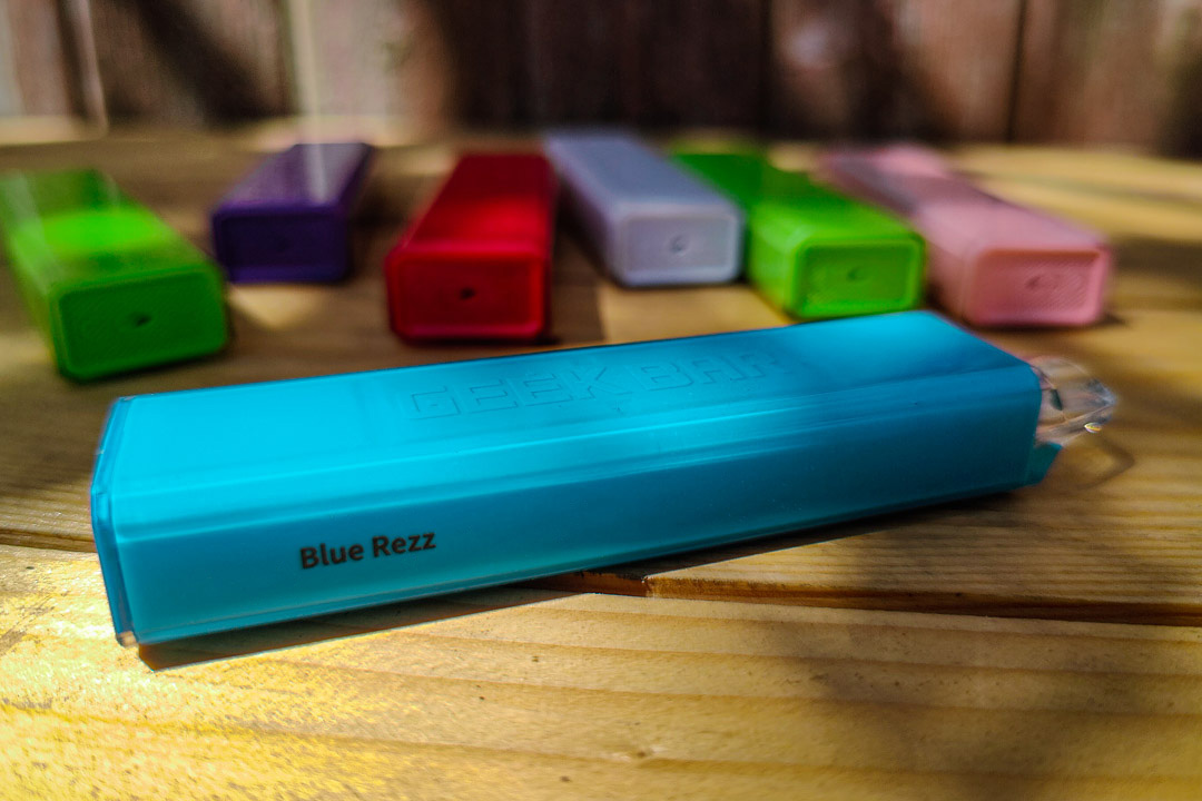Geek Bar S600 Disposables Blue Razz