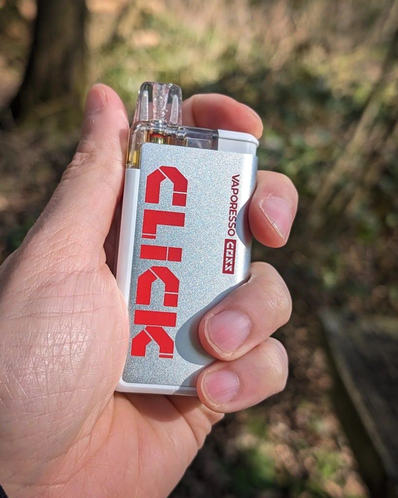 Vaporesso Coss Click in the hand