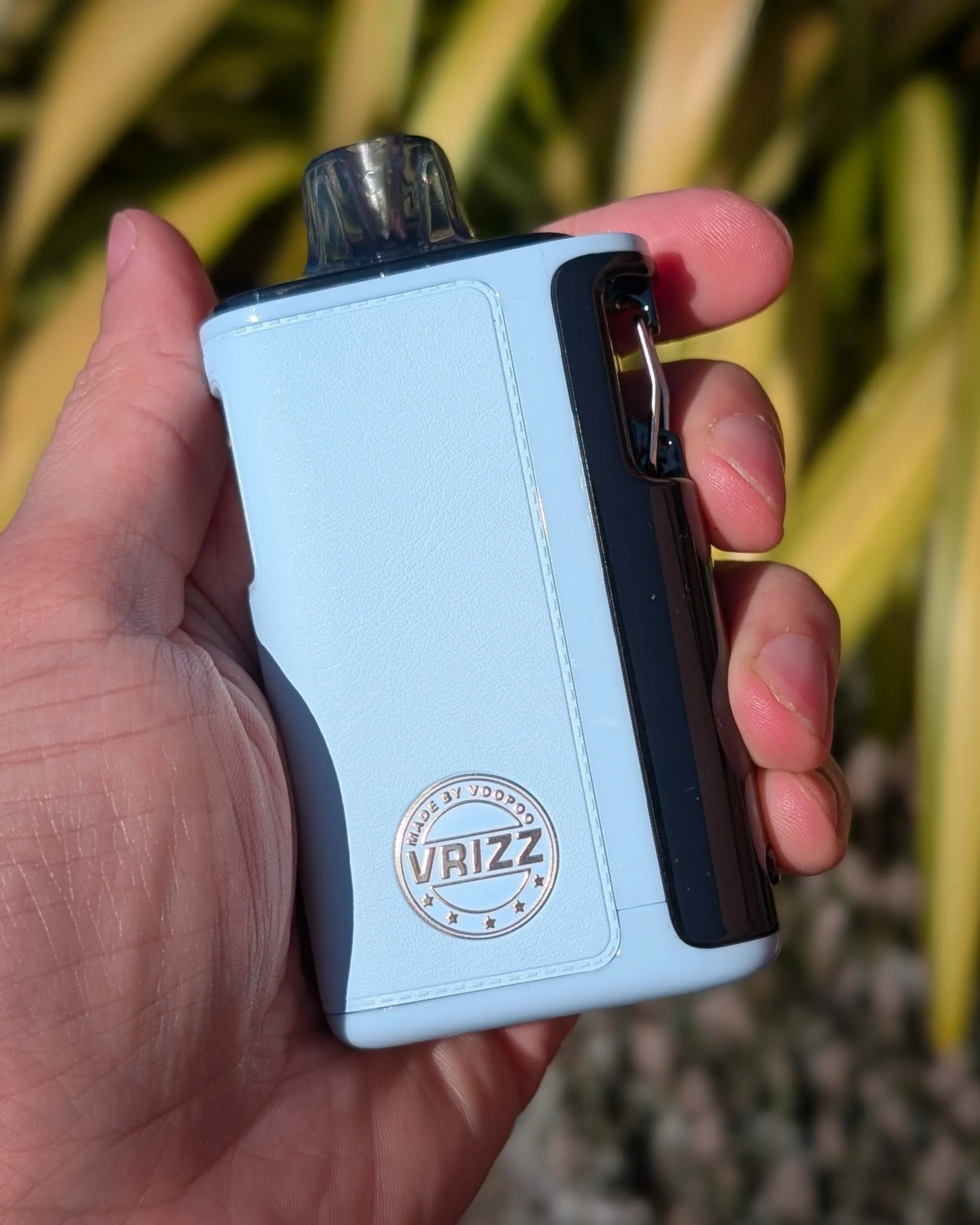 VOOPOO VRIZZ 2 in hand