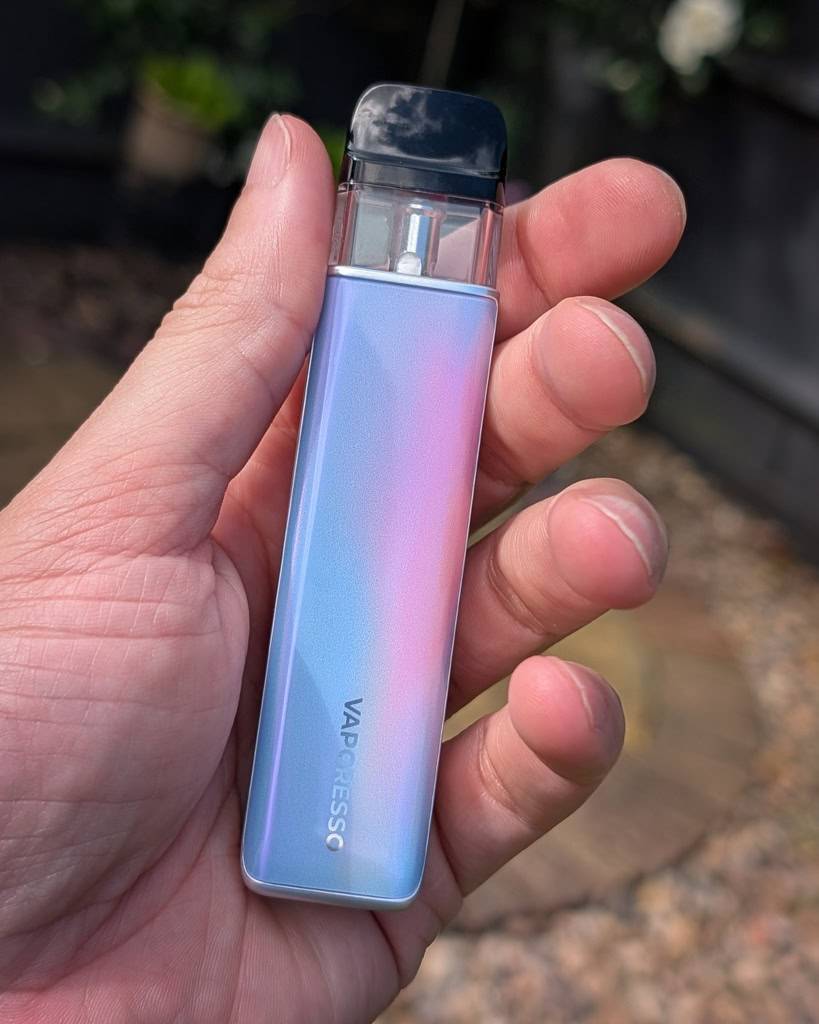 Vaporesso XROS 5 Mini in Hand
